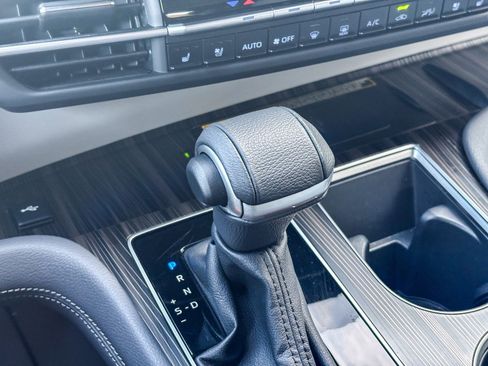 Used 2024 Toyota Sienna Limited image 25