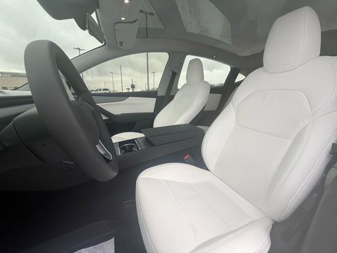 Used 2026 Tesla Model Y 2WD image 27