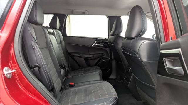 Used 2025 Mitsubishi Outlander SE FWD image 21