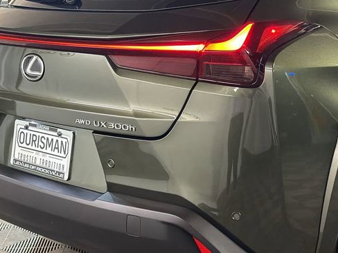 Certified 2025 Lexus UX 300h 300h Premium w/ Accessory Package (Z1) image 9