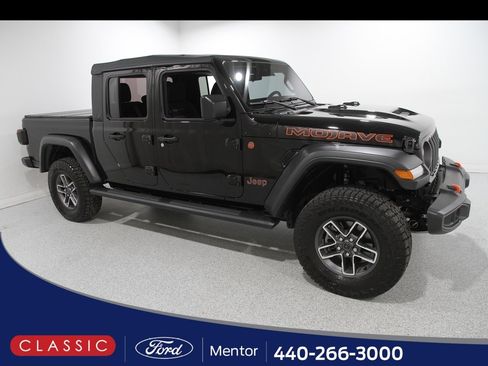 Used 2025 Jeep Gladiator Mojave w/ Convenience Group image 1