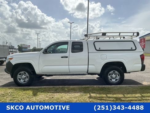 Used 2023 Toyota Tacoma SR RWD image 2