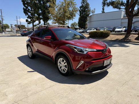 Used 2019 Toyota C-HR LE FWD image 3