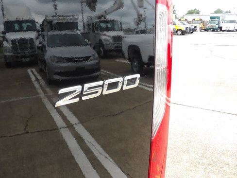 Used 2025 Mercedes-Benz Sprinter 2500 image 40