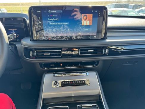 New 2026 Lincoln Aviator AWD image 3