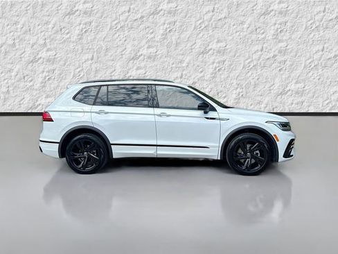 Used 2024 Volkswagen Tiguan SE R-Line FWD image 2