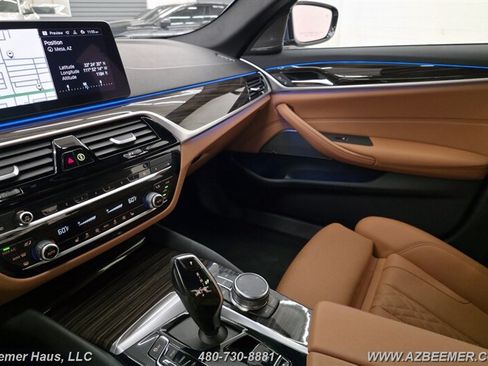 Used 2023 BMW 530e w/ Premium Package RWD image 31