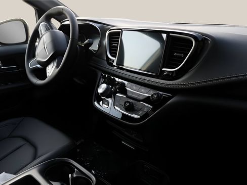 New 2026 Chrysler Pacifica Select FWD image 23