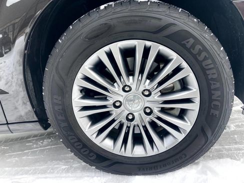 Used 2014 Chrysler Town & Country Touring-L w/ Driver Convenience Group image 23