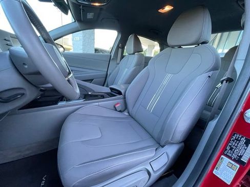 Used 2025 Hyundai Elantra Sport FWD image 11