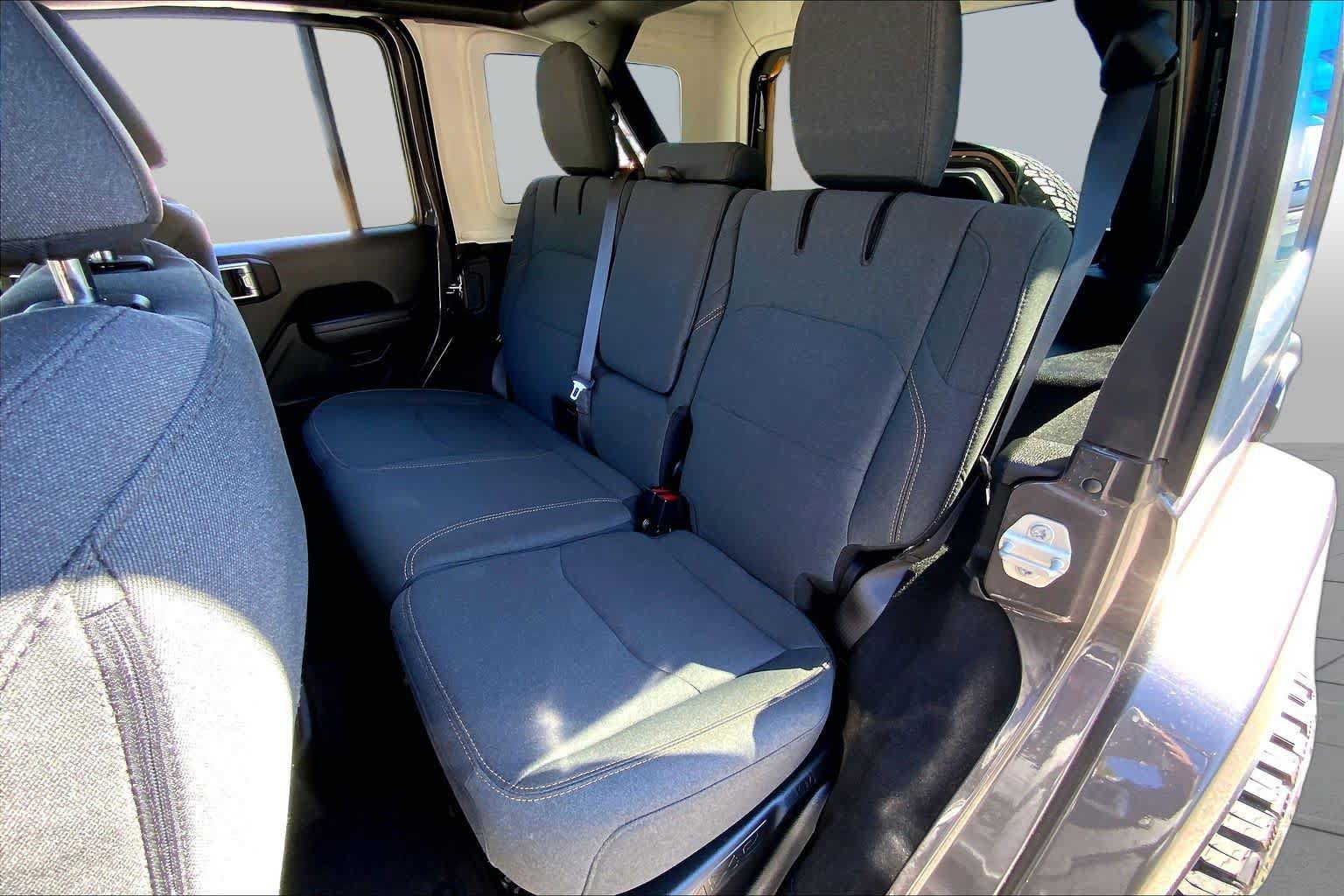 Used 2024 Jeep Wrangler Unlimited w/ Convenience Group AWD/4WD image 21