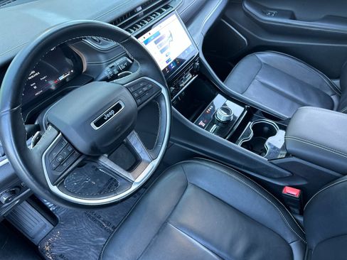 Used 2022 Jeep Grand Cherokee L Limited image 10