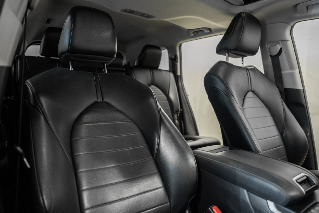 Used 2021 Toyota Highlander XLE AWD/4WD image 30