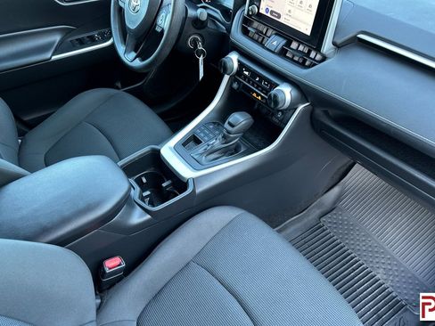 Used 2023 Toyota RAV4 LE image 18