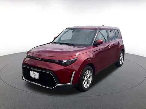 Used 2025 Kia Soul LX w/ LX Technology Package FWD image 7