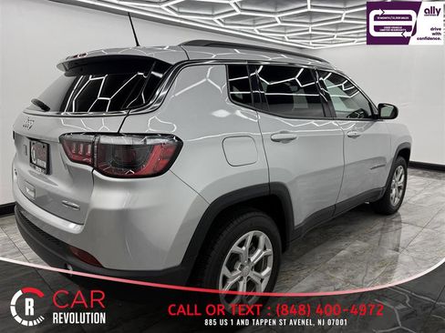 Used 2024 Jeep Compass Latitude AWD/4WD image 8