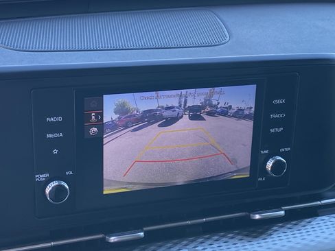 Used 2024 Kia Carnival LX image 22