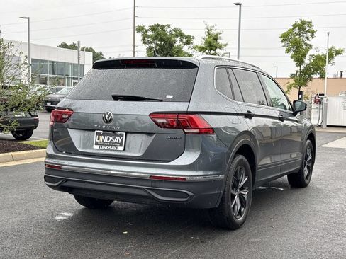 Used 2024 Volkswagen Tiguan SE w/ Panoramic Sunroof Package AWD/4WD image 3