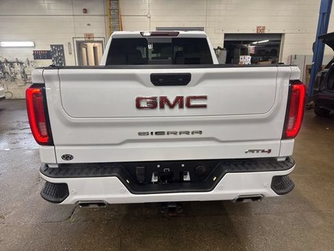 Used 2023 GMC Sierra 1500 AT4 w/ AT4 Preferred Package AWD/4WD image 5