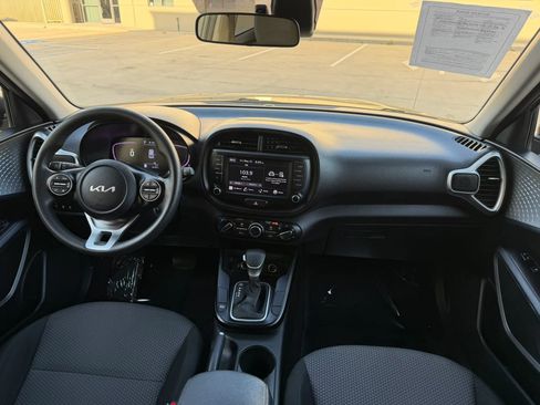Used 2023 Kia Soul LX w/ Option Group 015 FWD image 16
