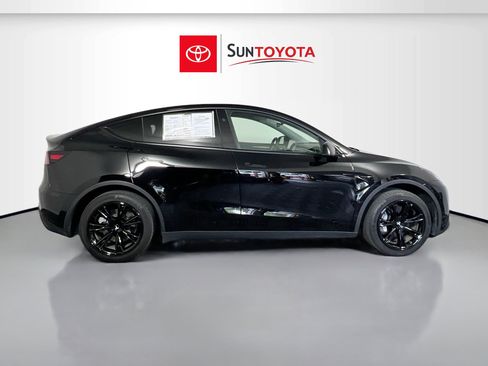 Used 2024 Tesla Model Y 2WD image 2