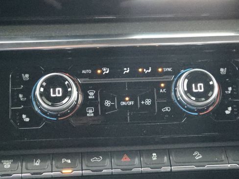 Used 2025 GMC Sierra 2500 Denali w/ Technology Package image 37