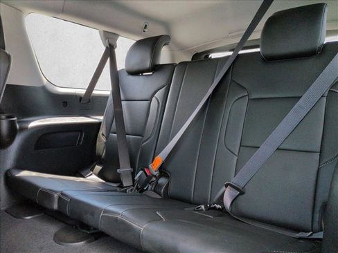 Used 2020 Chevrolet Suburban Premier AWD/4WD image 17