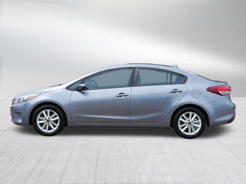 Used 2017 Kia Forte S FWD image 4