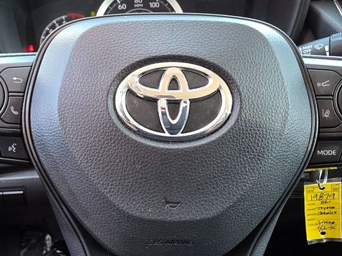 Used 2022 Toyota Corolla LE image 31