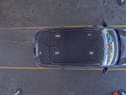 Used 2022 Ford Edge SE w/ Black Appearance Package image 11