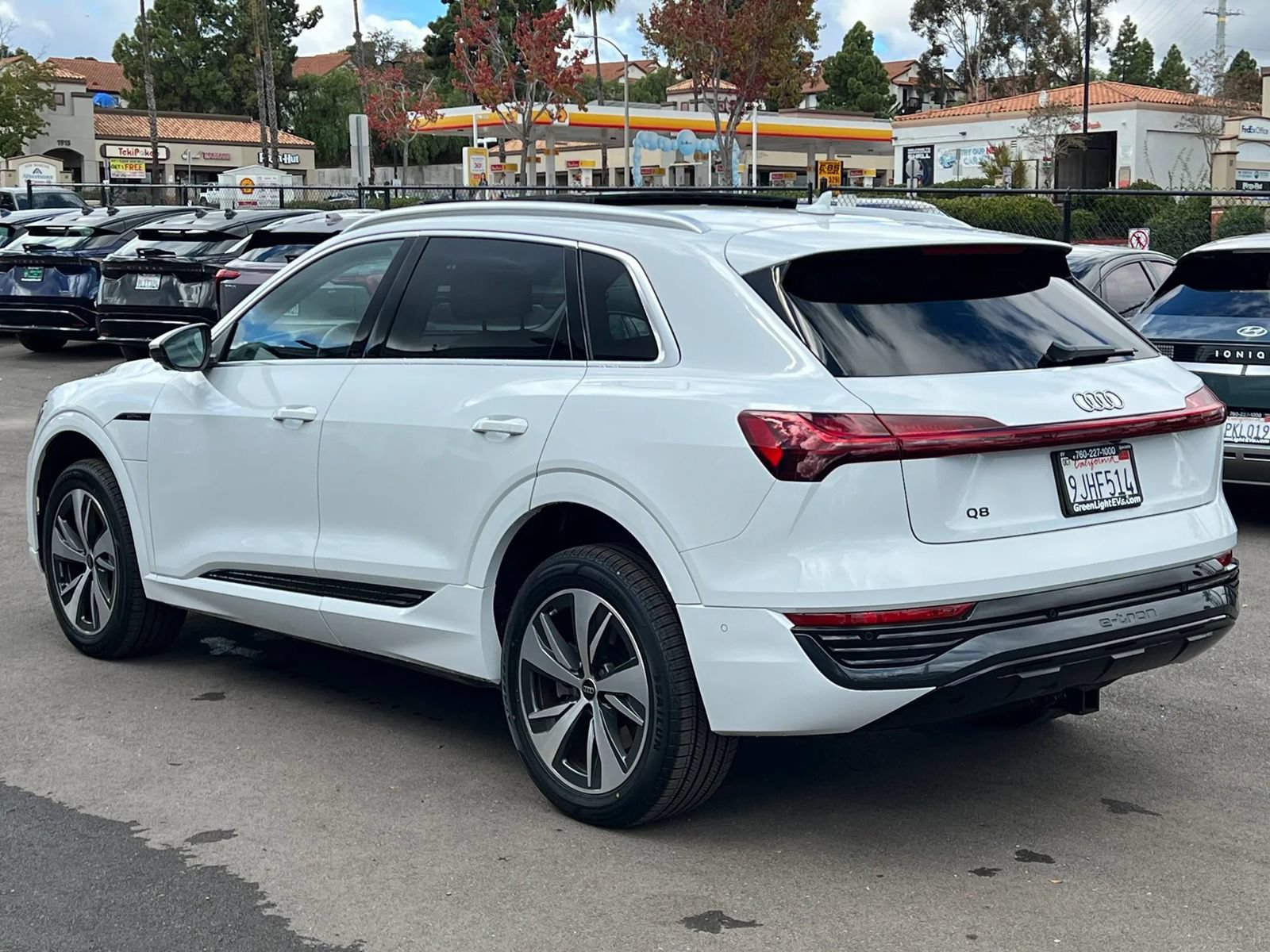 Used 2024 Audi Q8 e-tron Premium Plus AWD/4WD image 7