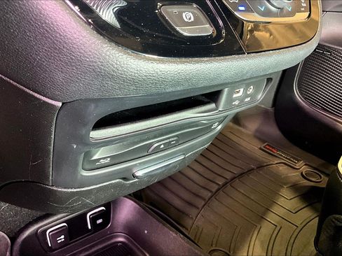 Used 2019 Chrysler Pacifica Limited w/ Advanced Safetytec Group FWD image 15
