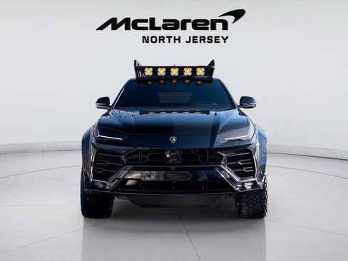 Used 2022 Lamborghini Urus AWD/4WD image 2
