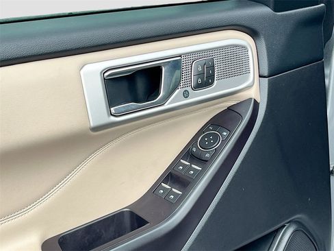 Used 2020 Ford Explorer Limited image 18