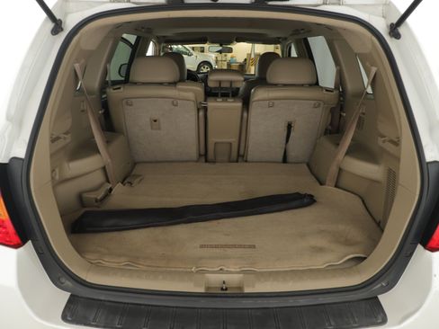Used 2010 Toyota Highlander SE FWD image 5