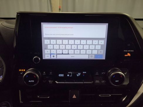 Used 2024 Toyota Highlander XLE image 20