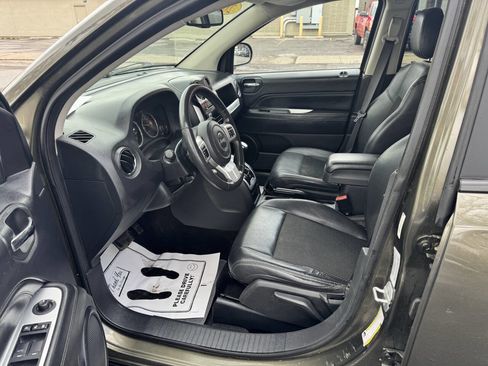 Used 2016 Jeep Compass Latitude image 8