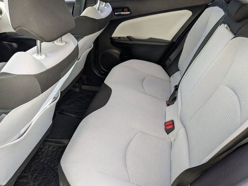 Used 2020 Toyota Prius LE image 17