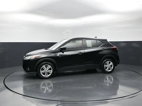 Used 2025 Nissan Kicks Play S w/ Interior Electronics Package FWD image 3