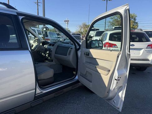 Used 2011 Ford Escape XLT image 31