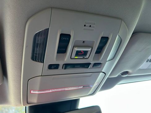 Used 2023 Toyota Highlander XLE image 31