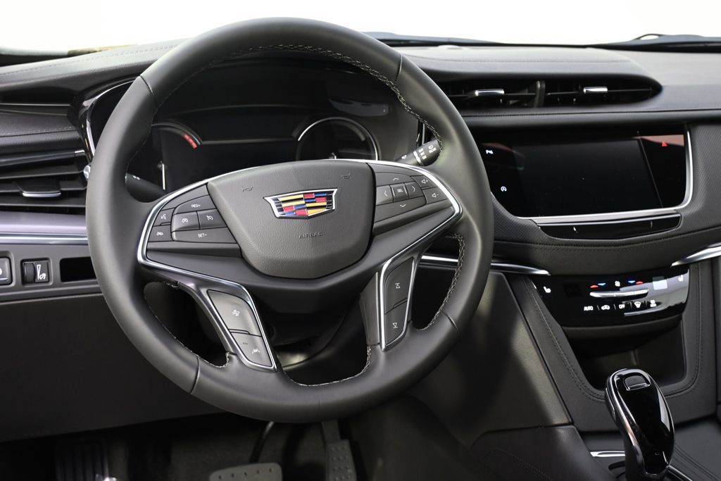 New 2026 Cadillac XT5 Luxury w/ LPO, ONYX Package AWD/4WD image 12