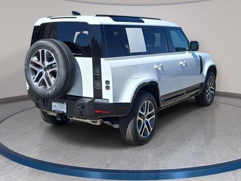 New 2026 Land Rover Defender 110 X-Dynamic SE AWD/4WD image 5