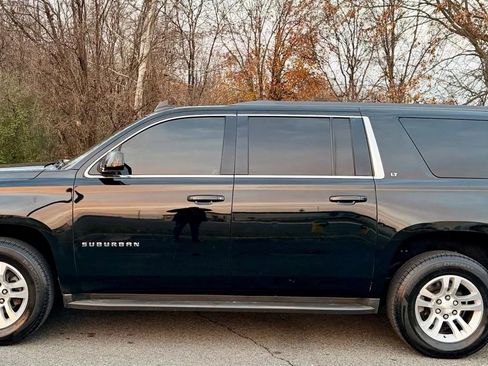 Used 2015 Chevrolet Suburban LT image 4