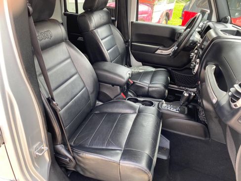 Used 2012 Jeep Wrangler Unlimited Sahara w/ Dual Top Group AWD/4WD image 18