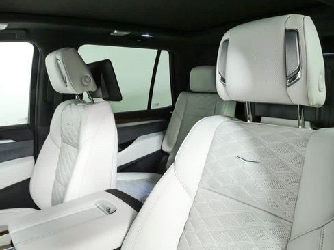 Certified 2026 Cadillac Escalade Platinum Sport w/ LPO, ONYX Package AWD/4WD image 5