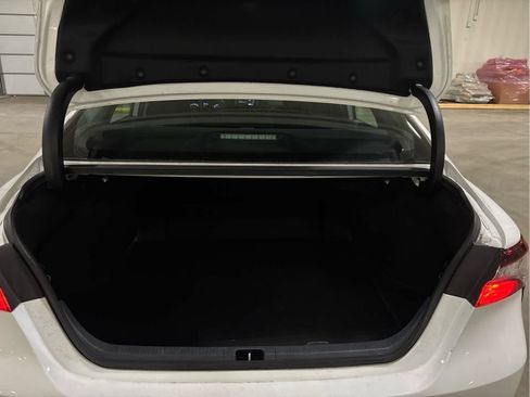 Used 2023 Toyota Camry SE image 10