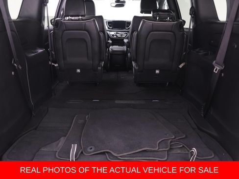 Used 2025 Chrysler Pacifica Limited FWD image 14
