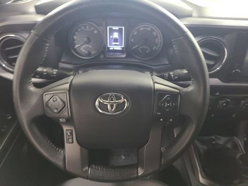 Used 2017 Toyota Tacoma TRD Sport AWD/4WD image 22