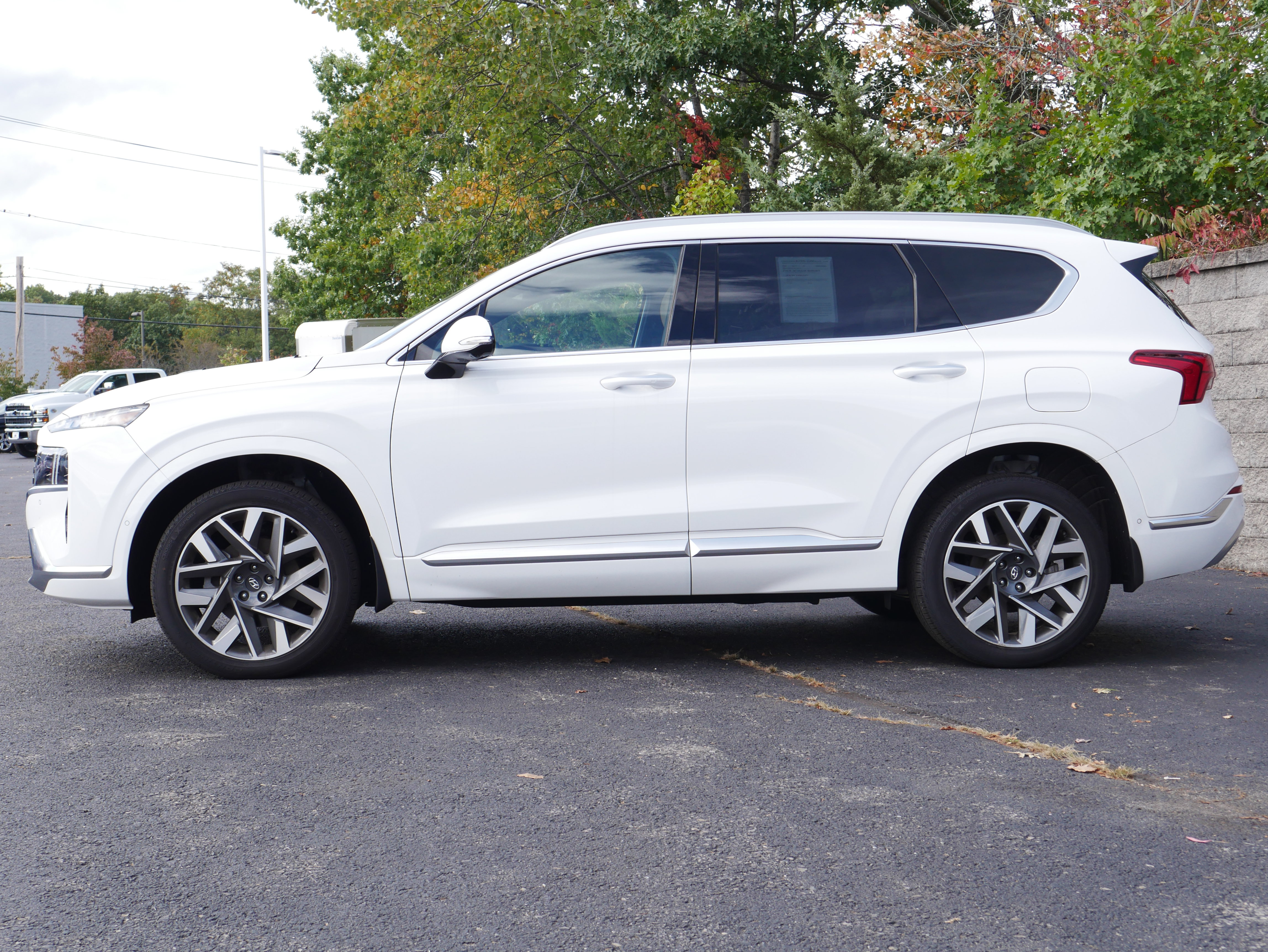 Used 2023 Hyundai Santa Fe Calligraphy AWD/4WD image 3